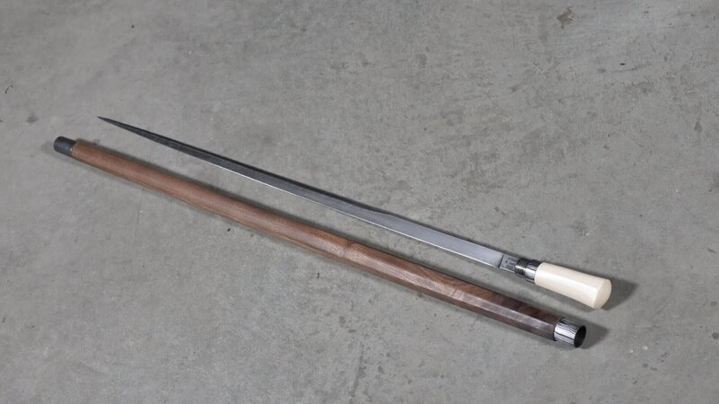 Tödlicher Gehstock – Bild: HISTORY /​ redarrow /​ ©HISTORY Photocredit Mandatory, Editorial Use Only, No Archive, No Resale