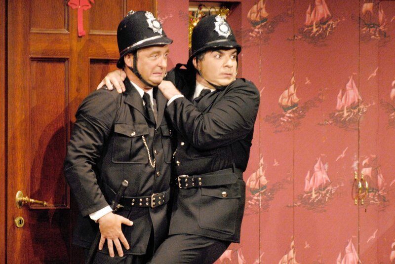 Andreas Vitasek (Handley), Michael Niavarani (Blunt). – Bild: ORF/Ali Schafler Andreas Vitasek (Handley), Michael Niavarani (Blunt). – Bild: ORF/Ali Schafler