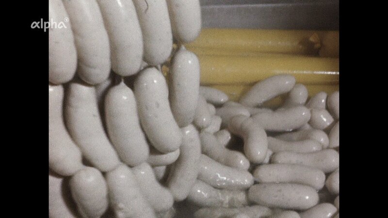 Der geheime Weißwurstäquator = der römische Grenzwall „Limes“ verlief im 2. Jahrhundert n. Chr. zwischen Rhein und Donau. Im Bild: Weißwurstfabrikation anno 1971 im ehemaligen „Grenzgebiet“. – Bild: BR