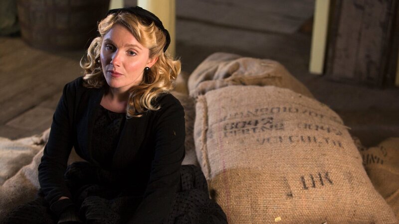 Die attraktive Grace Fitzgerald (Rosemary Boyle) bringt mit ihrem Charme die Männerwelt um den Verstand. – Bild: ZDF