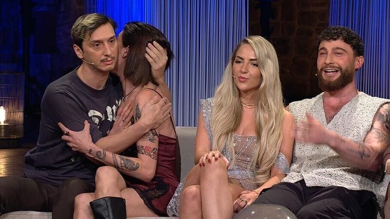 V.l.: Jakob, Tessa, Emma und Umut beim Wiedersehen eskaliert es – Bild: RTL