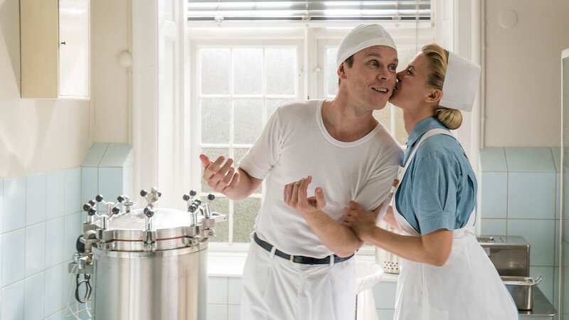 Lis Sommer (Anna Stokholm) und Christian Friis (Thue Ersted Rasmussen) – Bild: AXN White