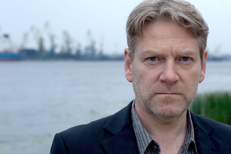 Wallander (Kenneth Branagh) versucht, in Lettland den Mord eines Freundes aufzuklären. – Bild: ARD Degeto/​Yellow Bird Rights/​Left Bank Pictures