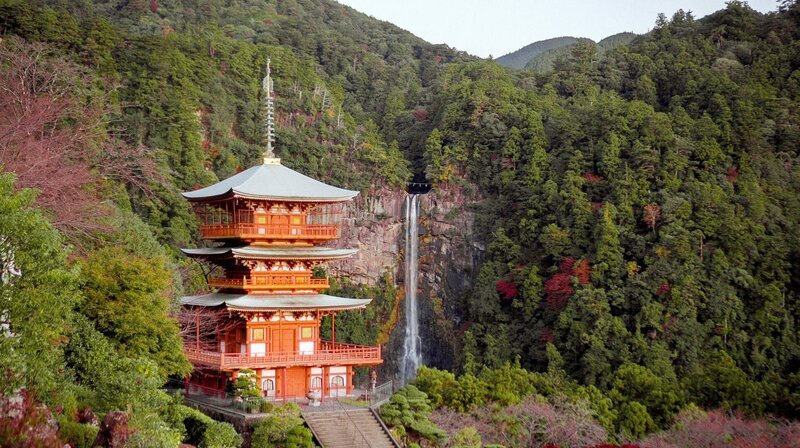 Nachi Taisha Nachi-no-Taki-Tempel und Nachi-Wasserfall (Kumano Kodo, Japan) – Bild: phoenix/​ZDF/​Raúl García Pérez