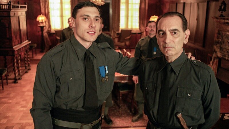 Antonio Spagnuolo als Benigno Crespi und Gennaro Cannavacciuolo als Silvio Crespi. – Bild: ORF/​LOOKS Film/​Jürgen Rehberg