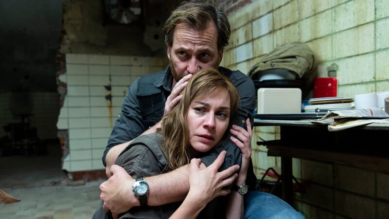 Schafft es Frank Weller (Christian Erdmann), seine Kollegin Ann Kathrin Klaasen (Christiane Paul) in diesem schwierigen Fall zu unterstützen, der auch ihr Privatleben beeinflusst? – Bild: Honorarfrei – nur für diese Sendung bei Nennung ZDF und Sandra Hoever.