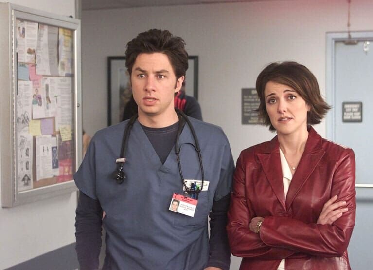 Eine unerwartete Nachricht: Zach Braff als „J.D.“ Dorian, Christa Miller als Jordan Sullivan – Bild: ProSieben Fun