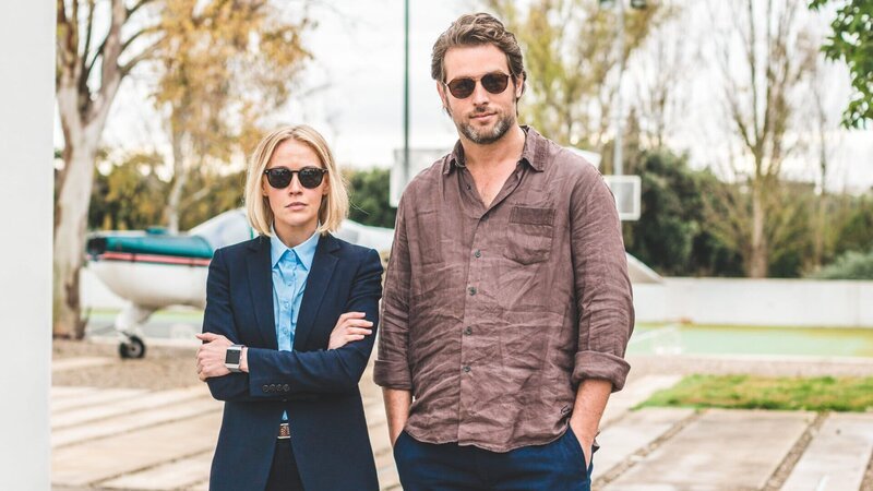 Miranda (Elen Rhys) und Max (Julian Looman) suchen gemeinsam ein vermisstes Model. – Bild: Honorarfrei – nur für diese Sendung inkl. SocialMedia bei Nennung ZDF und Giacomo Neri.