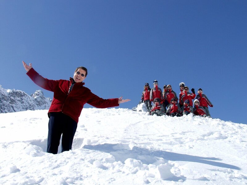 „Udo Jürgens: Es werde Licht – Meine Winter- und Weihnachtslieder“. Geschichten, Gedanken, heimelige Atmosphäre, Winterlandschaft, nette Gäste – ein Star präsentiert sich ganz persönlich und singt seine Lieder zur Weihnachtszeit. Im Bild: Udo Jürgens. – Bild: ORF/​Gerdi Obersteiner