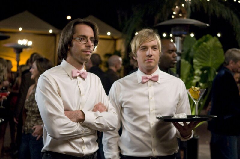 Roman DeBeers (Martin Starr, l.); Kyle Bradway (Ryan Hansen, r.) – Bild: Starz Entertainment LLC /​ Colleen Hayes