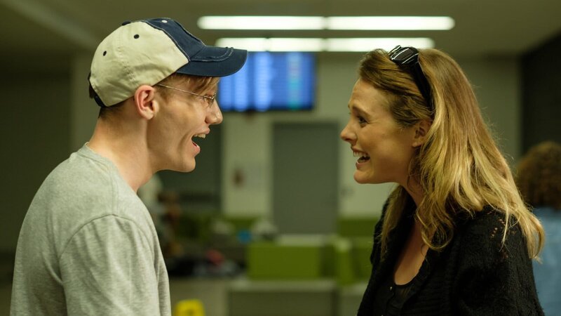 Charlie Martin und Joseph Pope haben sich seit Jahren nicht gesehen. Ihr Treffen endet anders als erträumt. – Bild: Darren Goldstein