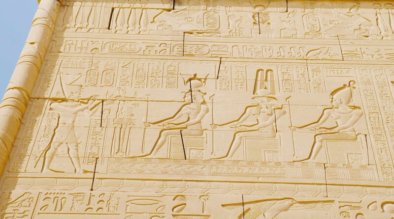 Die Kornkammer Afrikas ist in Aufruhr. Hungersnöte und Krankheiten plagen das Reich. Neue Forschungen weisen darauf hin, dass ein Vulkanausbruch Ägyptens Untergang ausgelöst haben könnte. – Bild: ZDF und BLINK FILMS