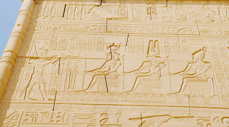 Die Kornkammer Afrikas ist in Aufruhr. Hungersnöte und Krankheiten plagen das Reich. Neue Forschungen weisen darauf hin, dass ein Vulkanausbruch Ägyptens Untergang ausgelöst haben könnte. – Bild: ZDF