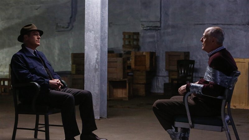 Raymond ‚Red‘ Reddington (James Spader, l.) und Noah Shuster (Mark Blum, r.) – Bild: AXN Black