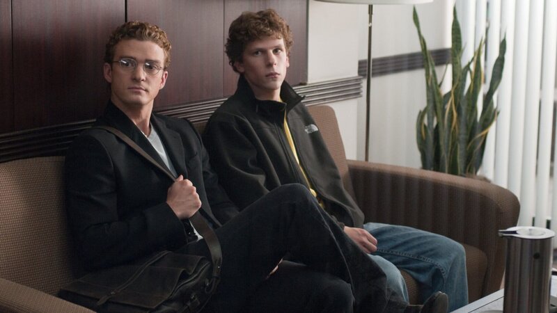 Sean Parker (Justin Timberlake, l.) unterstützt Mark Zuckerberg (Jesse Eisenberg, r.) als Mentor. Es geht dabei um sehr viel Geld. – Bild: ZDF und Merrick Morton Sean Parker (Justin Timberlake, l.) unterstützt Mark Zuckerberg (Jesse Eisenberg, r.) als Mentor. Es geht dabei um sehr viel Geld. – Bild: ZDF und Merrick Morton