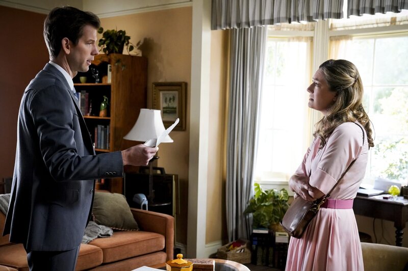 Matt Hobby (Pastor Jeff), Zoe Perry (Mary Cooper). – Bild: CBS Broadcasting