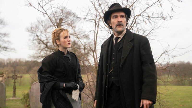l-r: Ann Skelly als Penance Adair, Ben Chaplin als Frank Mundi – Bild: Sky Channel