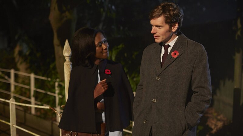 Zwischen Monica Hicks (Shvorne Marks, l.) und Endeavour Morse (Shaun Evans, r.) scheint sich etwas anzubahnen. – Bild: ZDF und Jonathan Ford