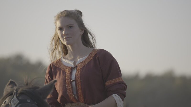 Die germanische Prinzessin Ildiko (Anna Suplicz) heiratet den Hunnenkönig Attila. In der Hochzeitsnacht stirbt er unter mysteriösen Umständen. – Bild: ZDF und Jörg Rambaum