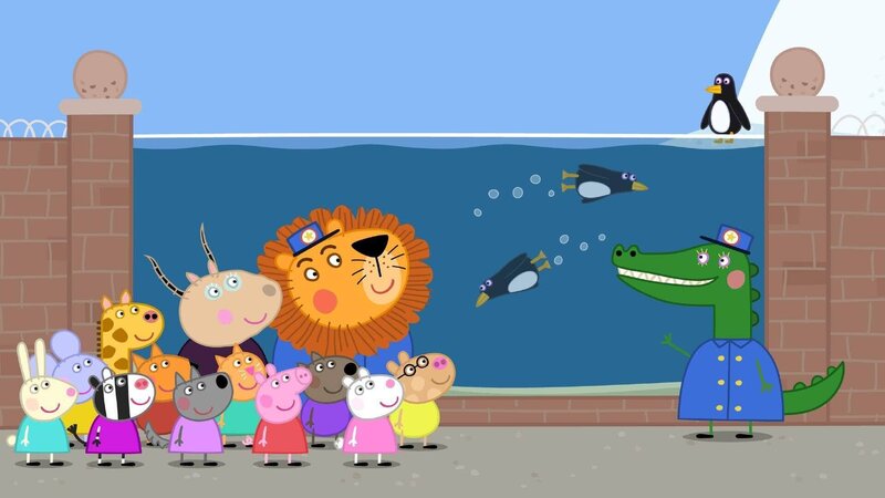 Frau Krokodil (r.) ist die Tierpflegerin der Pinguine und erklärt der Spielgruppe etwas über sie. – Bild: SUPER RTL