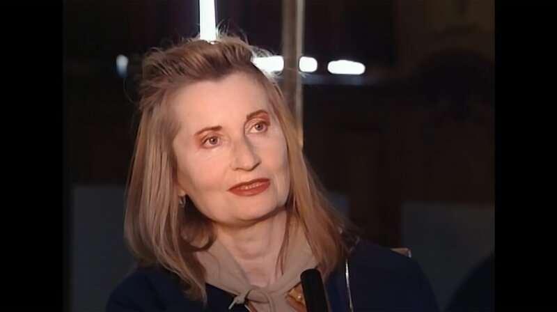 Elfriede Jelinek schreibt gegen Missstände im öffentlichen, politischen, aber auch im privaten Leben der österreichischen Gesellschaft. Ihr literarischer Stil wird auch von ihr selbst zum Teil als obszön, blasphemisch, vulgär oder höhnisch beschrieben. Weiteres Bildmaterial finden Sie unter www.br-foto.de. – Bild: ARTE/BR/CALA Filmproduktion/dctp Elfriede Jelinek schreibt gegen Missstände im öffentlichen, politischen, aber auch im privaten Leben der österreichischen Gesellschaft. Ihr literarischer Stil wird auch von ihr selbst zum Teil als obszön, blasphemisch, vulgär oder höhnisch beschrieben. Weiteres Bildmaterial finden Sie unter www.br-foto.de. – Bild: ARTE/BR/CALA Filmproduktion/dctp