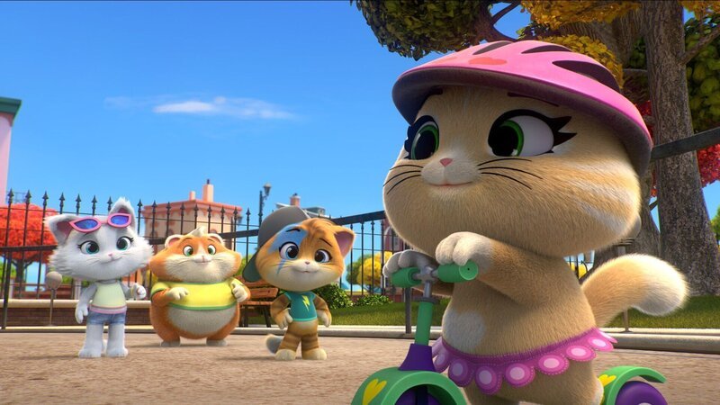 Zum Geburtstag schenken die Buffycats Pilou einen neuen Roller, den sie schon immer haben wollte. Prompt probiert sie das Fahren aus! – Bild: SUPER RTL