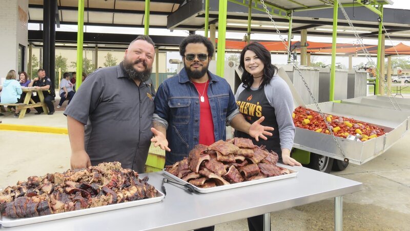 Roger Mooking (Mitte) – Bild: Cooking Channel, LLC