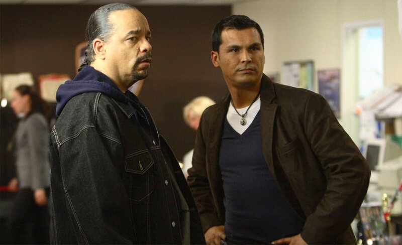 LAW & ORDER: SPECIAL VICTIMS UNIT -- „Screwed“ Episode 8022 -- Pictured: (l-r) Ice-T as Detective Odafin Tutuola, Adam Beach as Detective Chester Blake -- NBC Photo: Eric Liebowitz – Bild: Universal Network Television, 13TH STREET