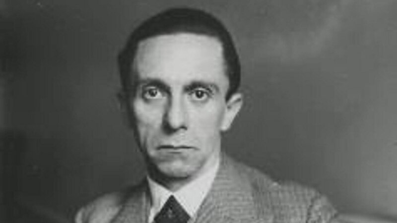 Joseph Goebbels. Seine Propaganda zieht viele Deutsche auf Hitlers Seite. – Bild: ZDF und Heinrich Hoffmann./​Heinrich Hoffmann