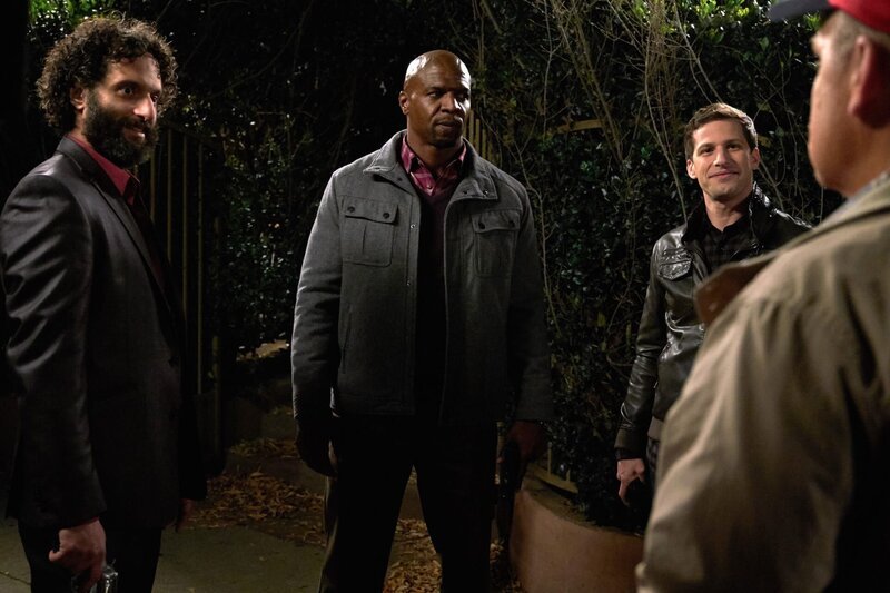 Jason Mantzoukas (Adrian Pimento), Terry Crews (Terry Jefford), Andy Samberg (Jake Peralta), Dirk Blocker (Hitchcock). – Bild: UNIVERSAL TELEVISION LLC.