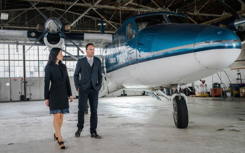 L-R: Dr. Joan Watson (Lucy Liu) und Sherlock Holmes (Jonny Lee Miller) – Bild: PLURIMEDIA (CBS Broadcasting Inc.)