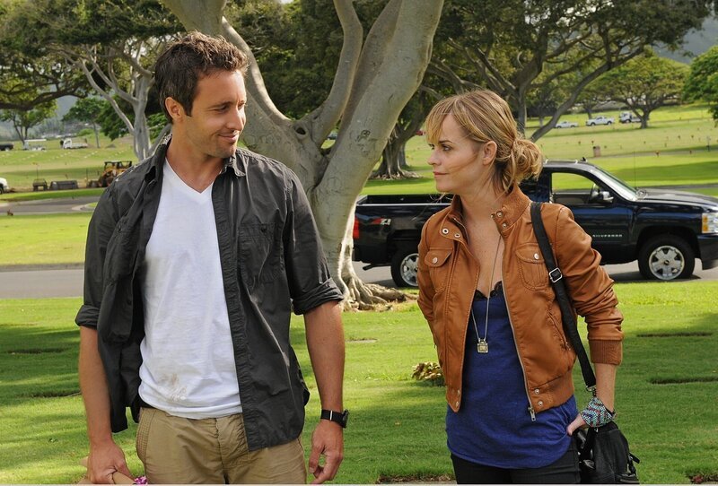 Steve (Alex O’Loughlin, l.) und seine Schwester Mary Ann (Taryn Manning, r.) treffen nach langer Zeit wieder aufeinander. – Bild: port.hu