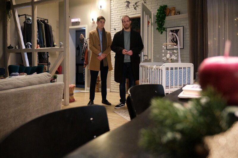Ringo (Timothy Boldt, l.) will seinen Fehler wiedergutmachen und Tobias (Patrick Müller) helfen. – Bild: RTL /​ Stefan Behrens