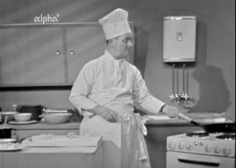 Der Bayerische Rundfunk hatte bereits in den späten Fünfzigerjahren einen Fernsehkoch: Franz Ruhm aus Wien In dieser Folge aus dem Jahr 1959 bereitet er ein Bauern-Omelett zu. – Bild: BR