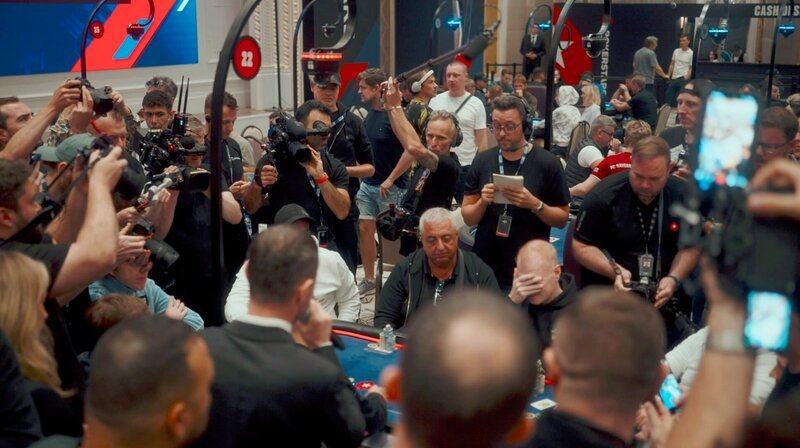 Grenzenloser Poker-Hype: Bei der European Poker Tour zocken die besten Spieler der Welt. – Bild: NDR/​pqpp2