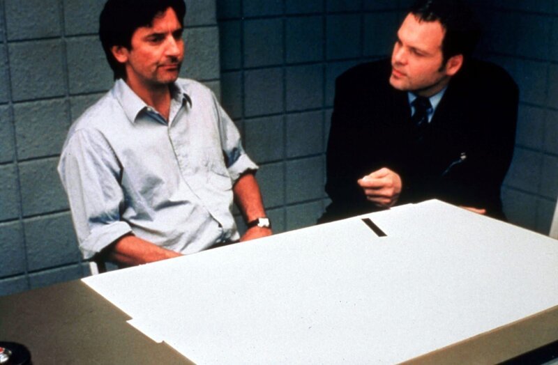 L-R: Henry Talbott (Griffin Dunne), Robert Goren (Vincent D’Onofrio) – Bild: UNIVERSAL CHANNEL