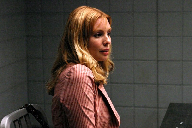 Olivia D’Abo (Nicole Wallace) – Bild: d3 /​ UNIVERSAL CHANNEL