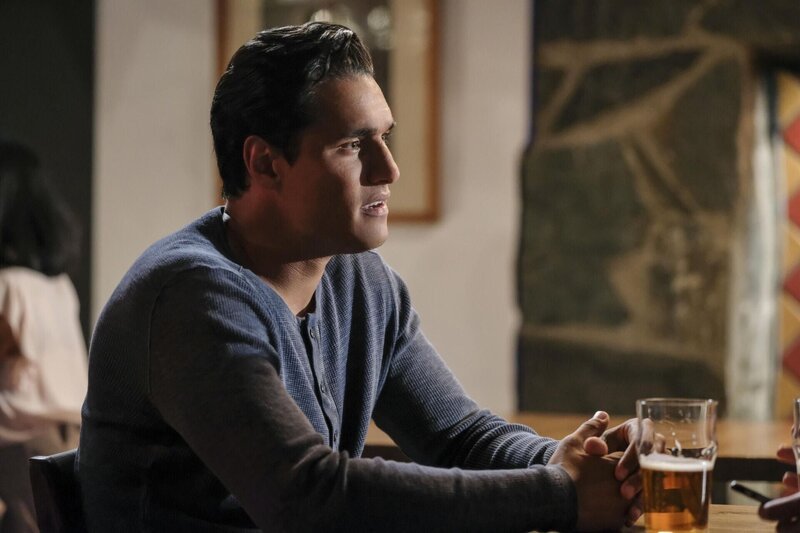 William Dey (Staz Nair) – Bild: The CW Network, LLC /​ Robert Falconer