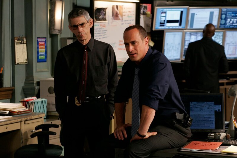 Pictured: (l-r) Richard Belzer as Det. John Munch, Christopher Meloni as Det. Elliot Stabler – Bild: NBC Universal, Inc