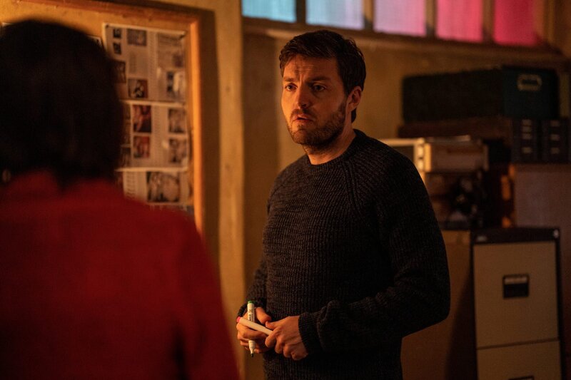 Cormoran Strike (Tom Burke) – Bild: Sam Taylor/​HBO /​ Warner /​ Die Verwendung ist nur bei redaktioneller Berichterstattung im Rahmen einer Programmankündigung ab 2 Monate vor der ersten Auss /​ © Home Box Office, Inc. All rights reserved. HBO® and all related programs are  …