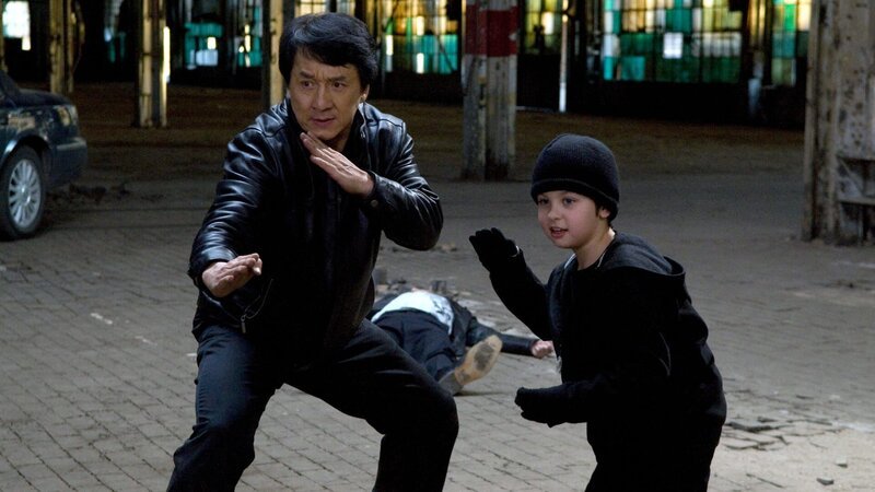 Bob Ho (Jackie Chan) und Ian (Will Shadley, re.) – Bild: RTL II – Recht zum Abdruck/Darstellung zeitlich/sachlich beschränkt auf die Bewerbung der Sendung Bob Ho (Jackie Chan) und Ian (Will Shadley, re.) – Bild: RTL II – Recht zum Abdruck/Darstellung zeitlich/sachlich beschränkt auf die Bewerbung der Sendung