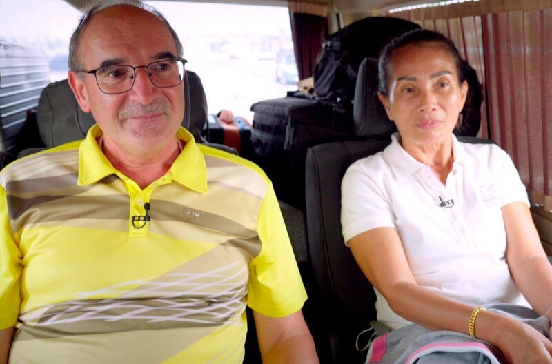 Ankunft in Thailand: Gerhard und seine Freundin Rung auf dem Weg ins neue Heim. – Bild: SWR