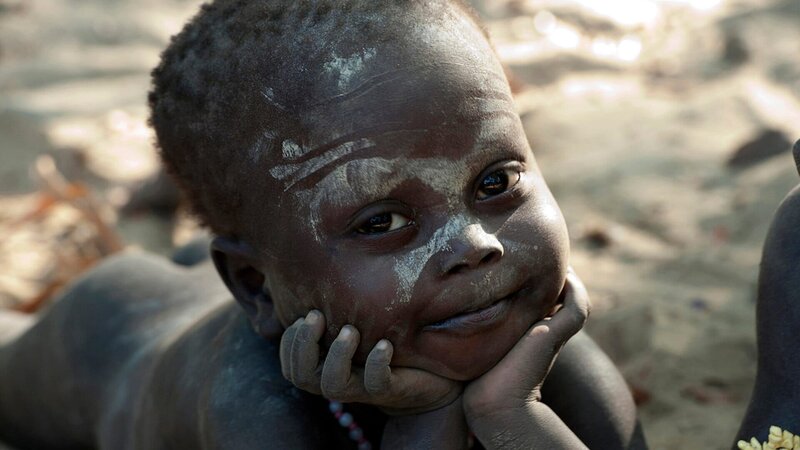 Wird die nächste Generation der Jarawa noch als traditionelle Jäger und Sammler leben können? – Bild: ZDF