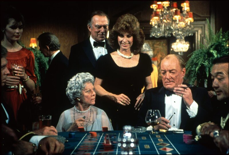 Beginn der Serie: Hart aber herzlich „Tödliche Verwandtschaft“. Im Bild: Stefanie Powers (mi.). – Bild: CPT Holdings, Inc.