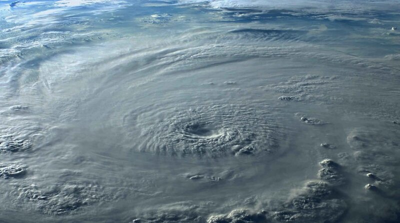 Aufnahme eines Hurrikans aus dem Weltall. – Bild: WDR/Saint Thomas Productions Aufnahme eines Hurrikans aus dem Weltall. – Bild: WDR/Saint Thomas Productions