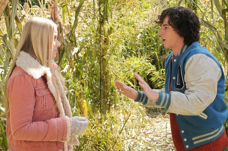 Megan Hubbell (Mädchen), Charlie McDermott (Axl Heck) – Bild: Warner Bros.