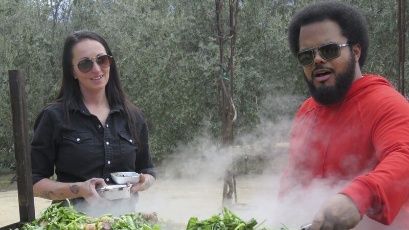 Roger Mooking (r.) – Bild: 2019, Cooking Channel, LLC. All Rights Reserved. Lizenzbild frei