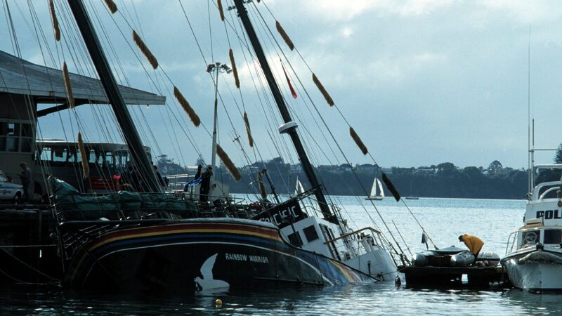 Das Schiffswrack des Greenpeace-Schiffes „Rainbow Warrior“. – Bild: ZDFinfo