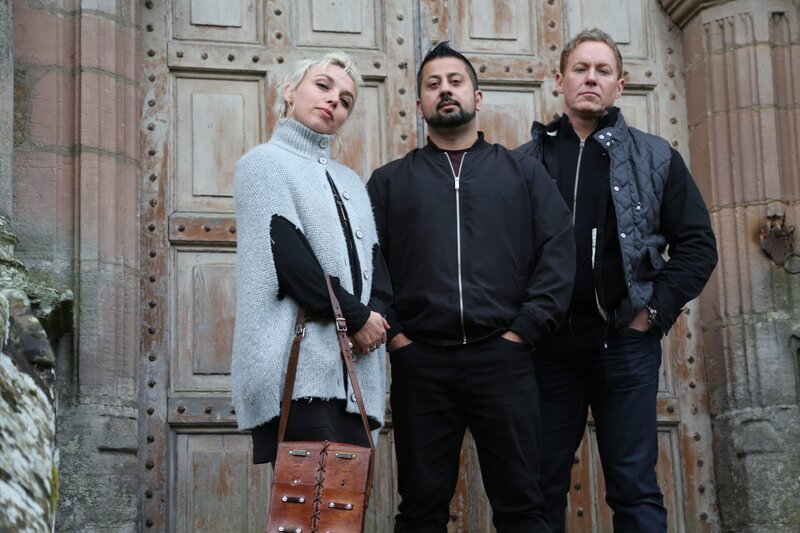 L-R: Sandy Lakdar, Barri Ghai, Chris Fleming. – Bild: TLC