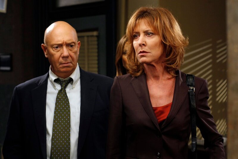 L-R: Donald Cragen (Dann Florek) und Sonya Paxton (Christine Lahti) – Bild: NBC Universal, Inc